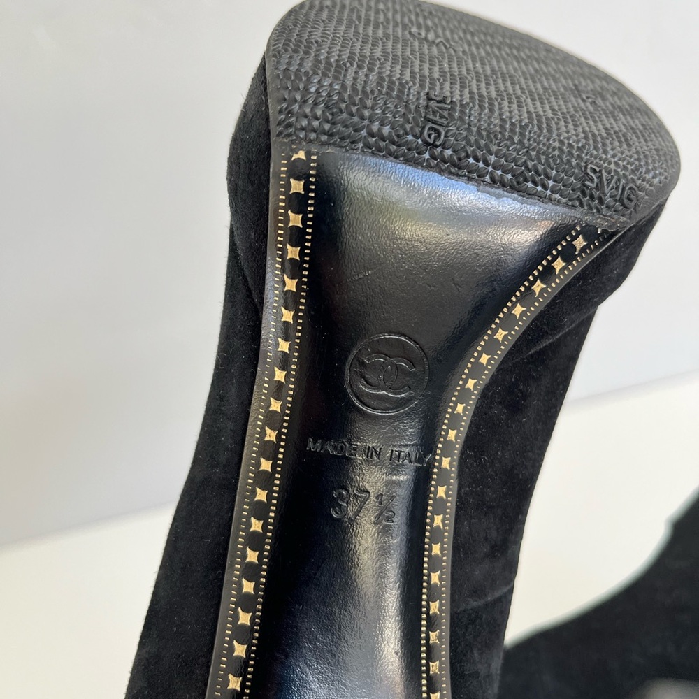 Auth VTG CHANEL Suede Platform Heels - Picture 10 of 12